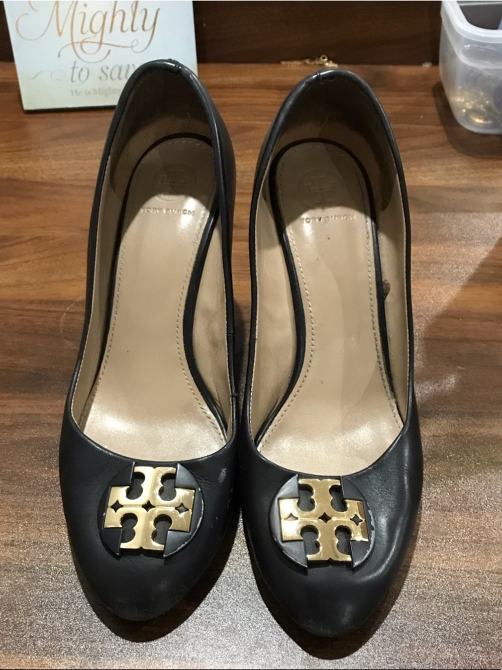 Tory Burch Black Leather Logo Medallion Wedge Heels SZ 8.5 - Picture 8 of 8